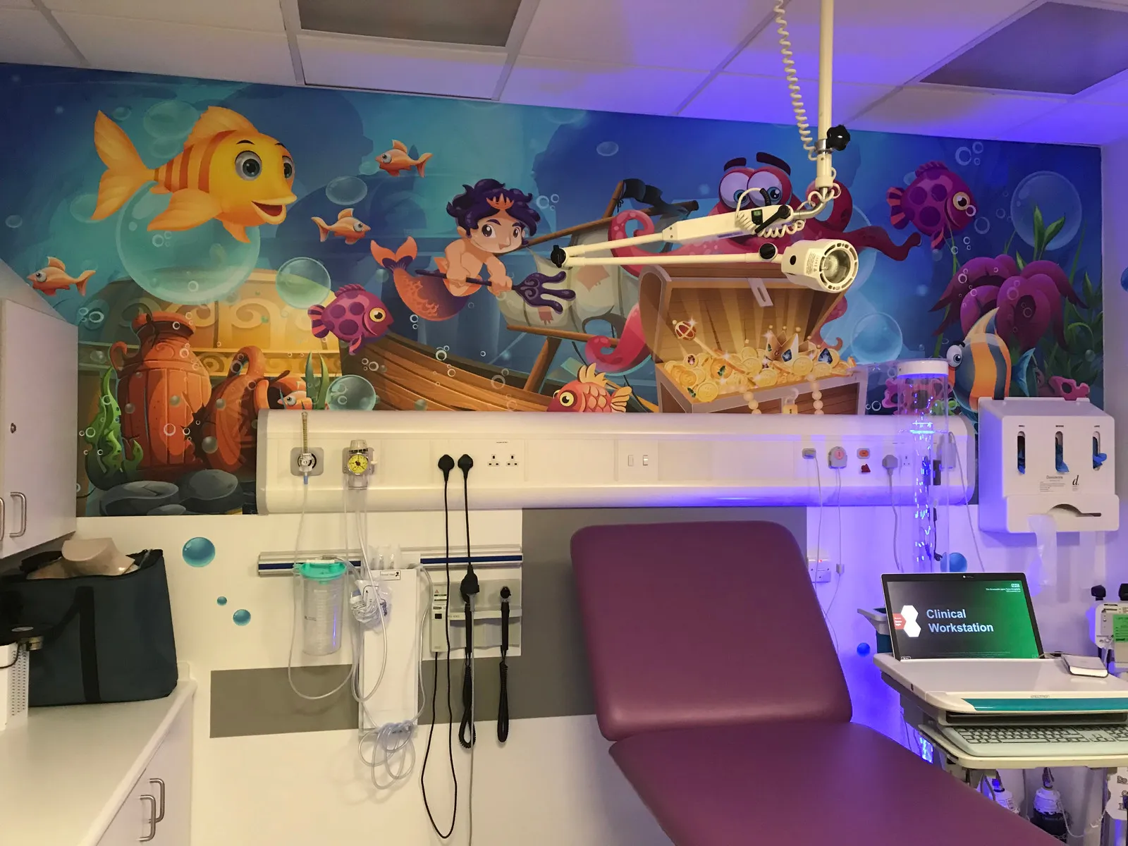 Under the sea wall art in a children's hospital treatment room by It'z Print & Design