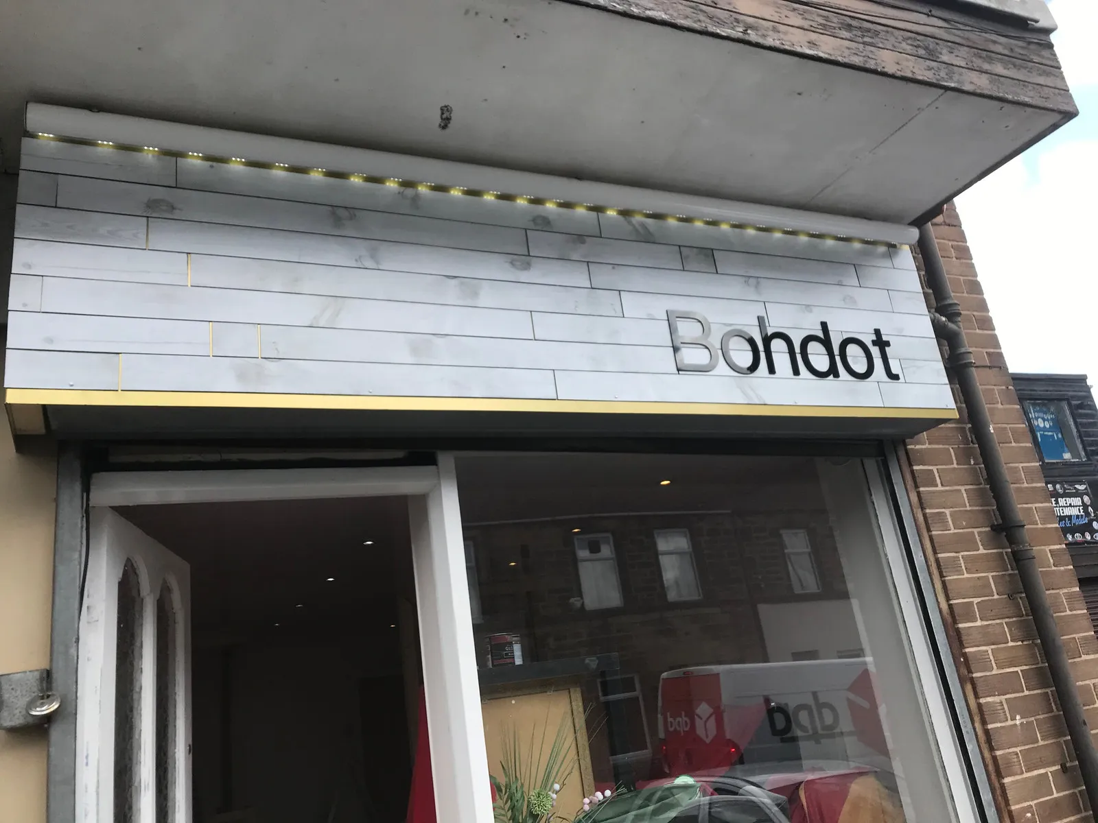 Shop front fascia sign by It'z Print & Design